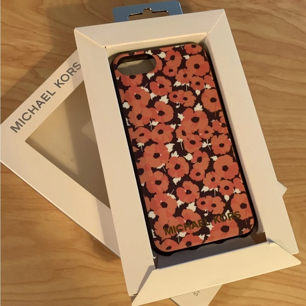 Michael Kors iPhone 7/8 Snap on case in peach and pink flowers